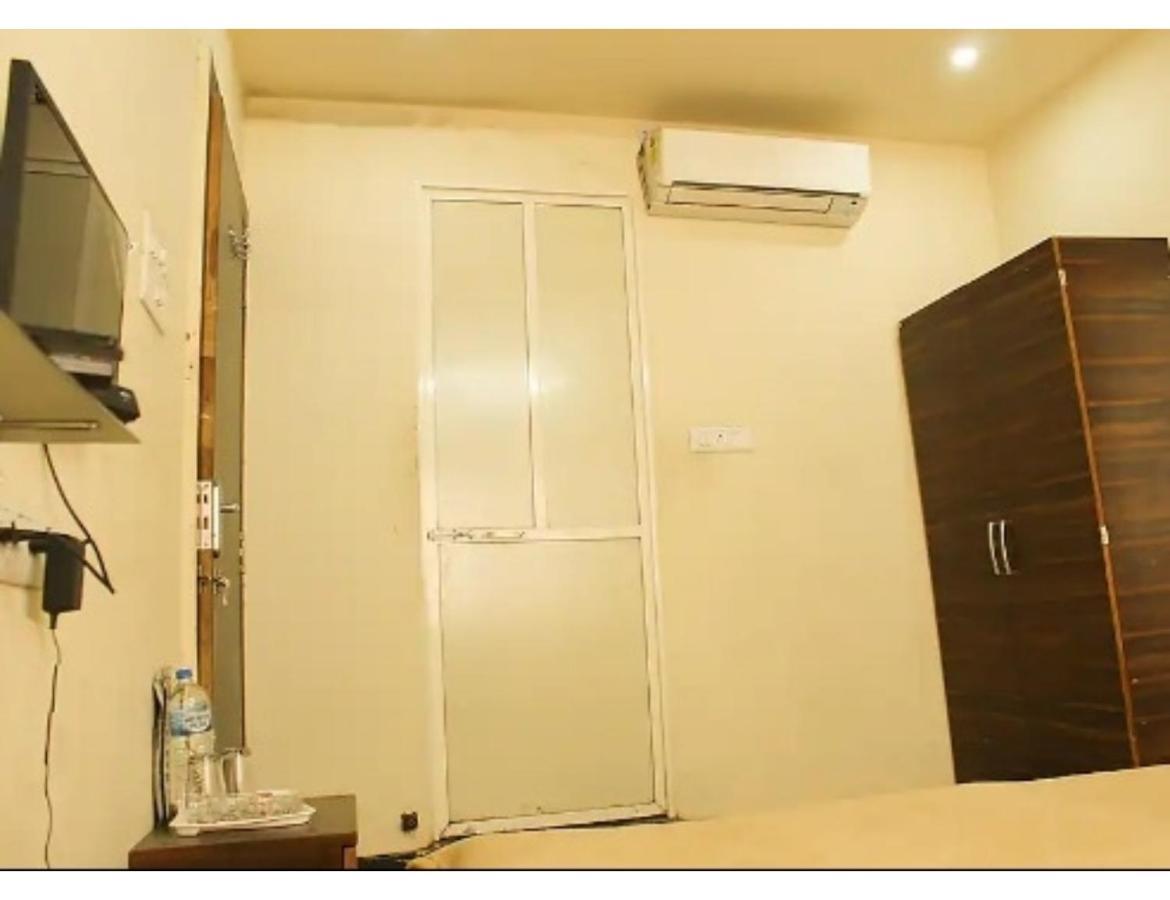 Hotel Adarsh, Ujjain Eksteriør billede